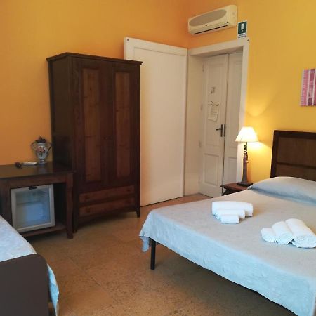 B&B A Due Passi Dal Mare Шилла Экстерьер фото