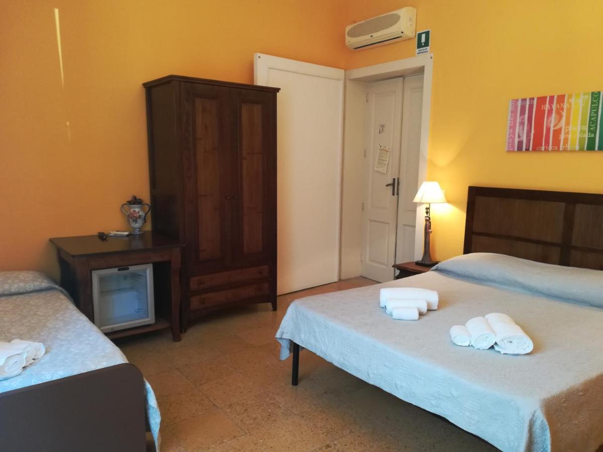 B&B A Due Passi Dal Mare Шилла Экстерьер фото