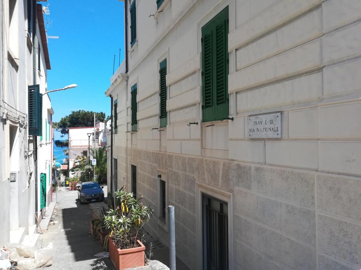 B&B A Due Passi Dal Mare Шилла Экстерьер фото