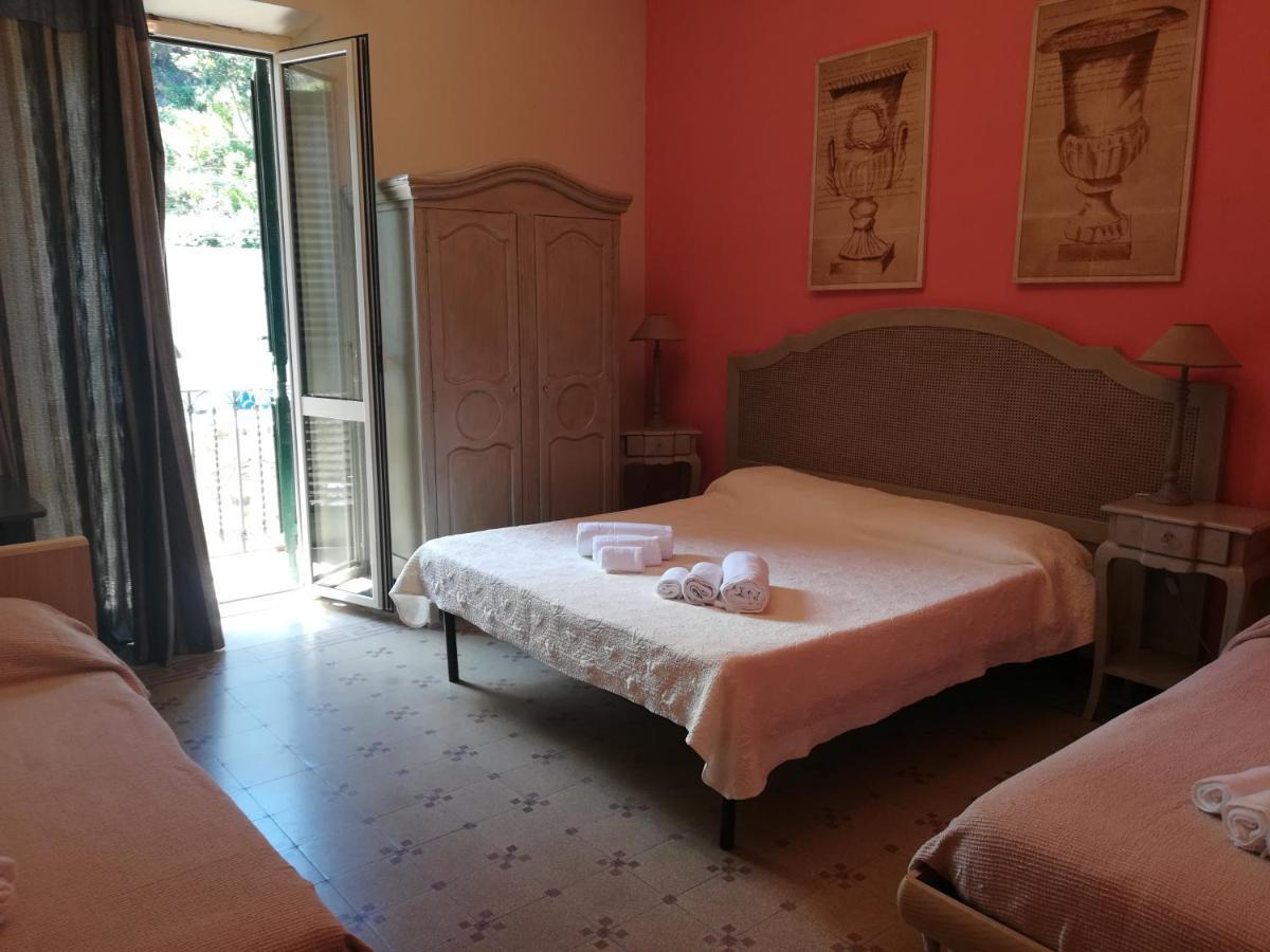 B&B A Due Passi Dal Mare Шилла Экстерьер фото