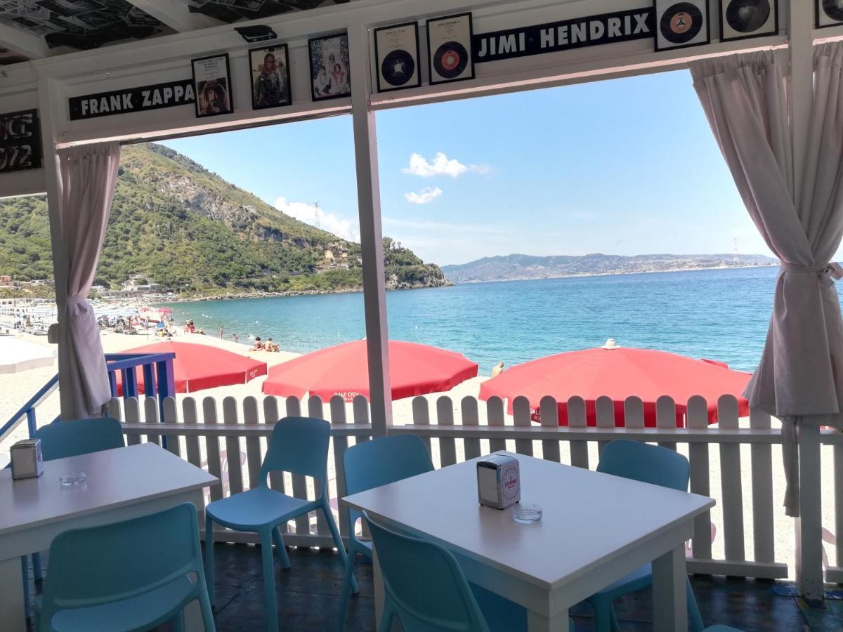B&B A Due Passi Dal Mare Шилла Экстерьер фото
